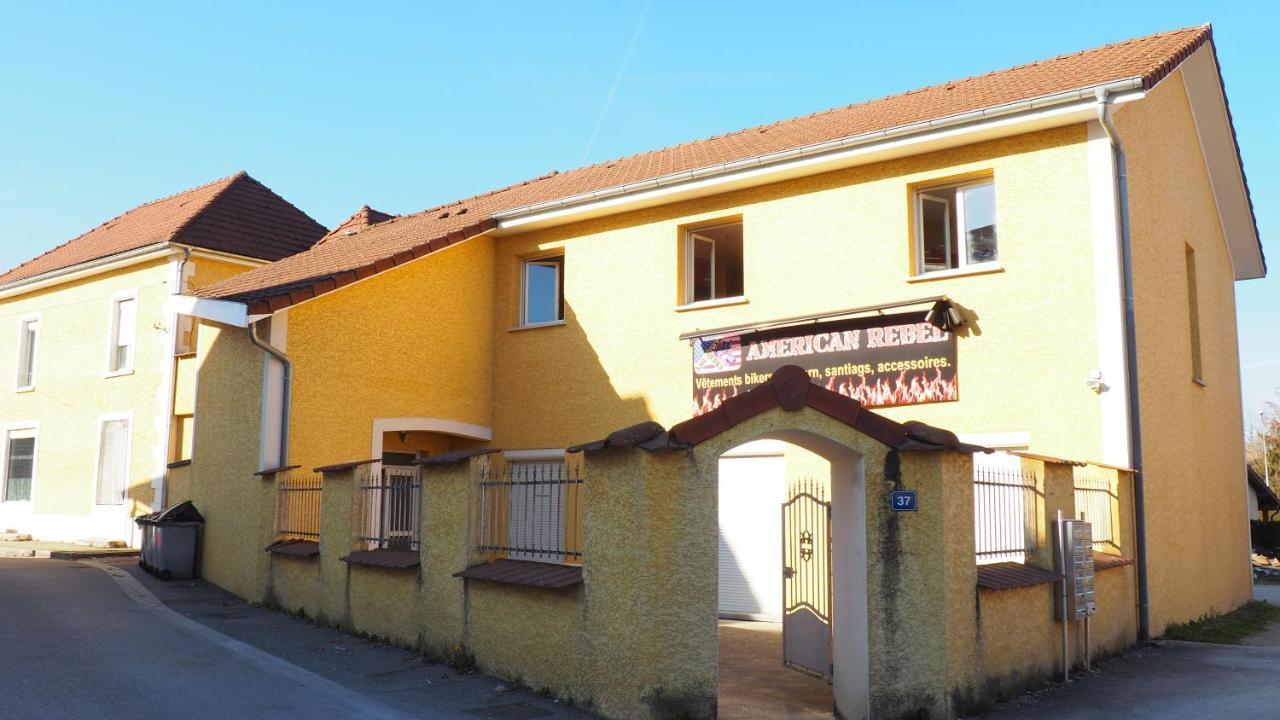 Hotel Le Logis De La Garenne Morestel Exterior foto